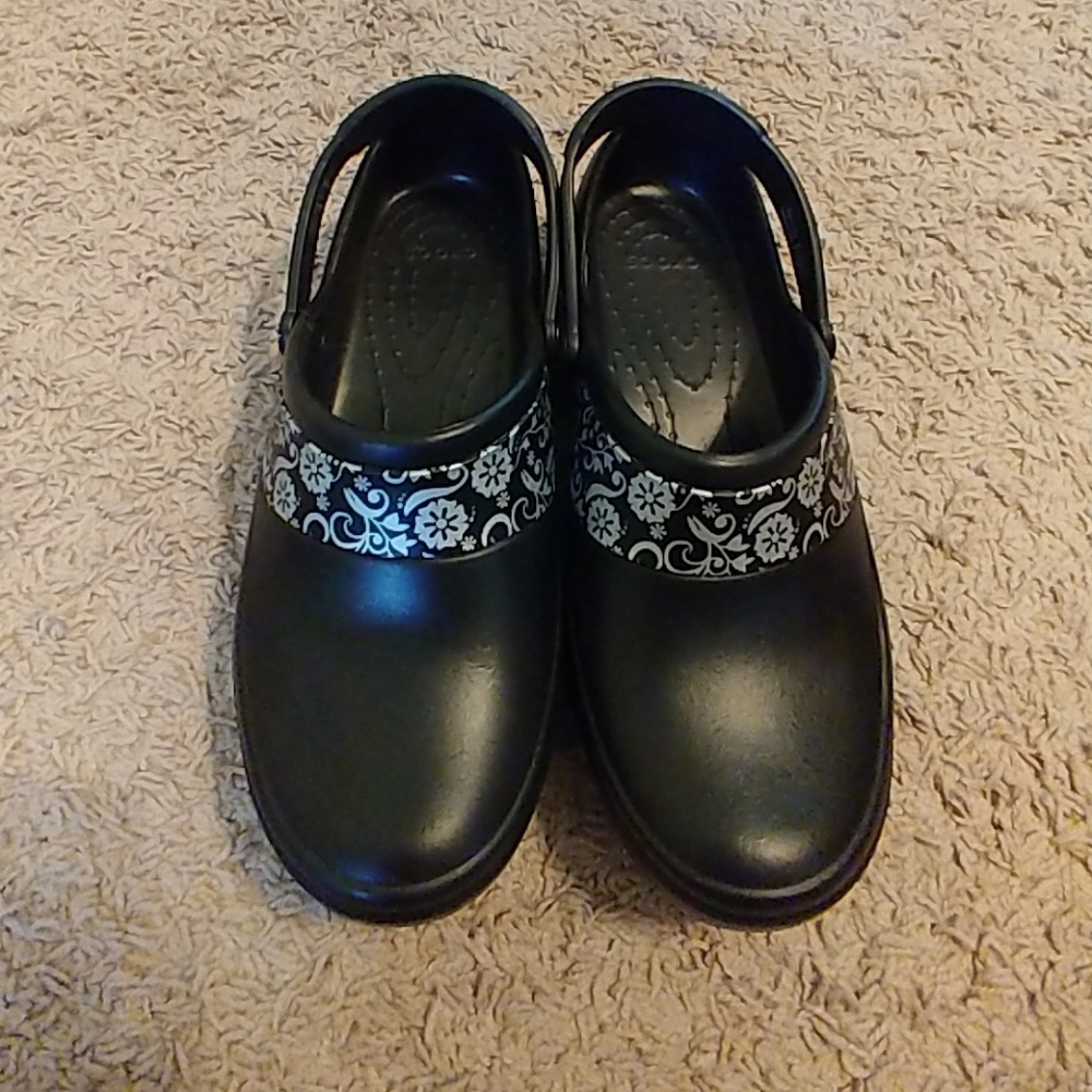 Black crocs